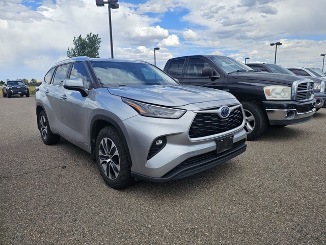 2024 Toyota Highlander Hybrid XLE photo 3