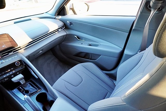 2024 Hyundai Elantra SEL photo 19