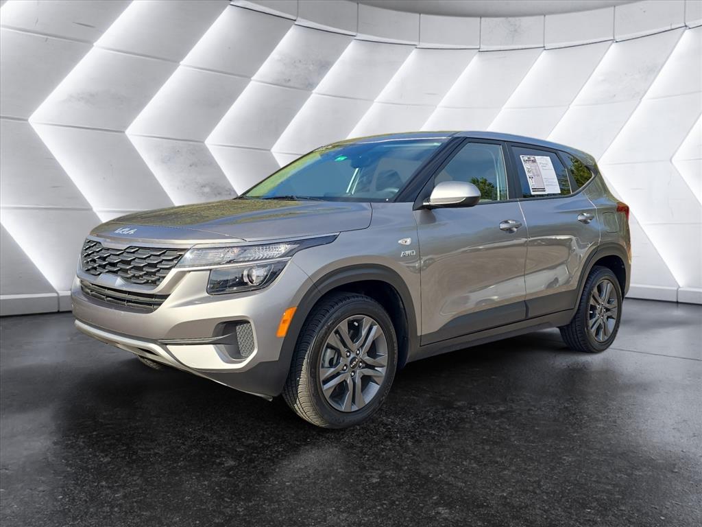 2023 Kia Seltos LX's photo