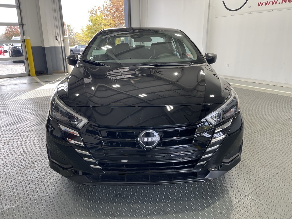 2025 Nissan Versa 1.6 S photo 2