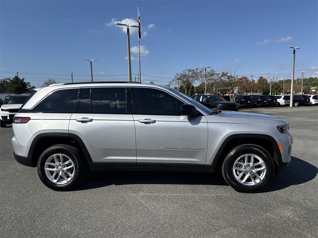 2025 Jeep Grand Cherokee Laredo X photo 2