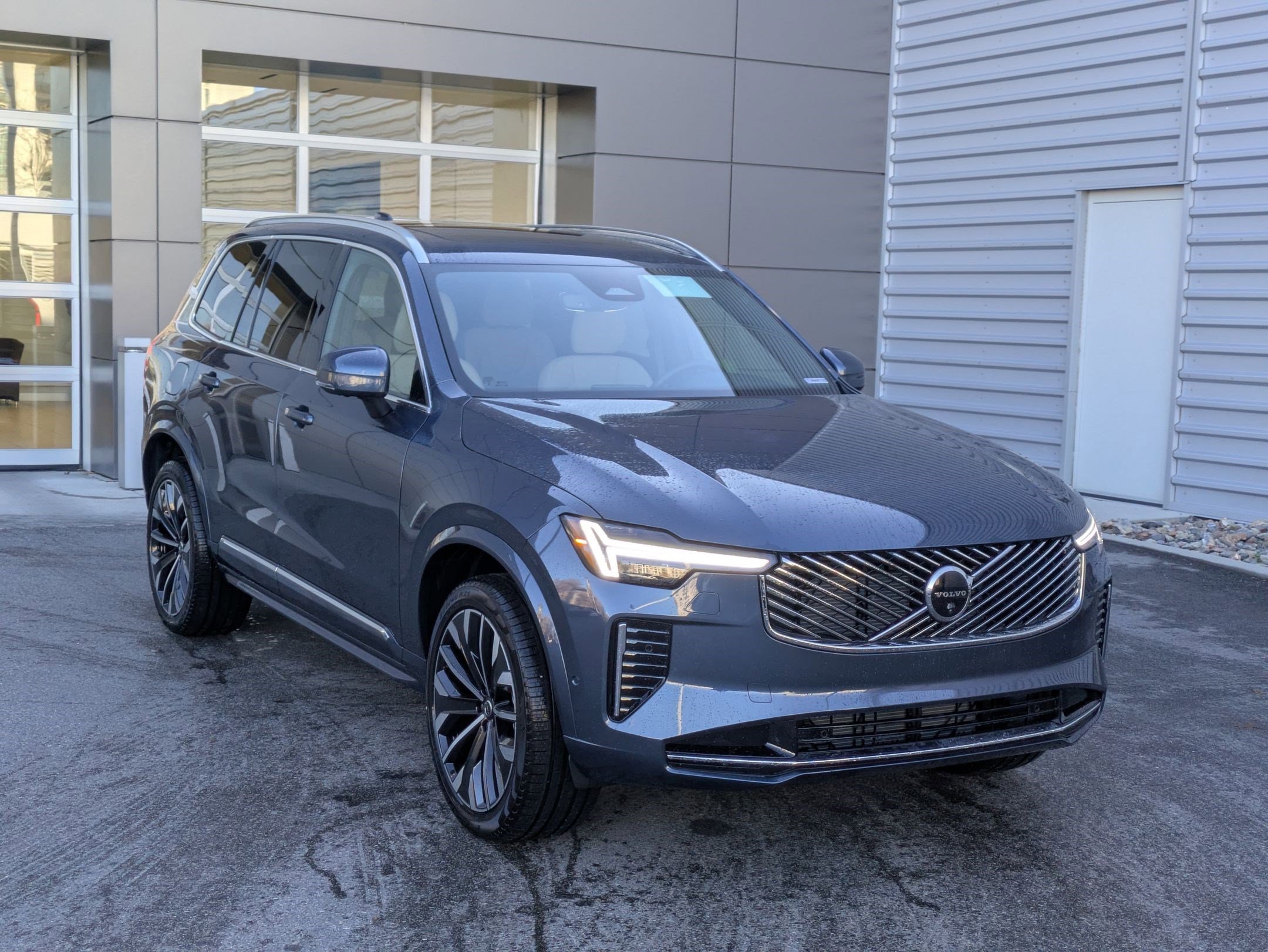 2026 Volvo XC90 Plus's photo