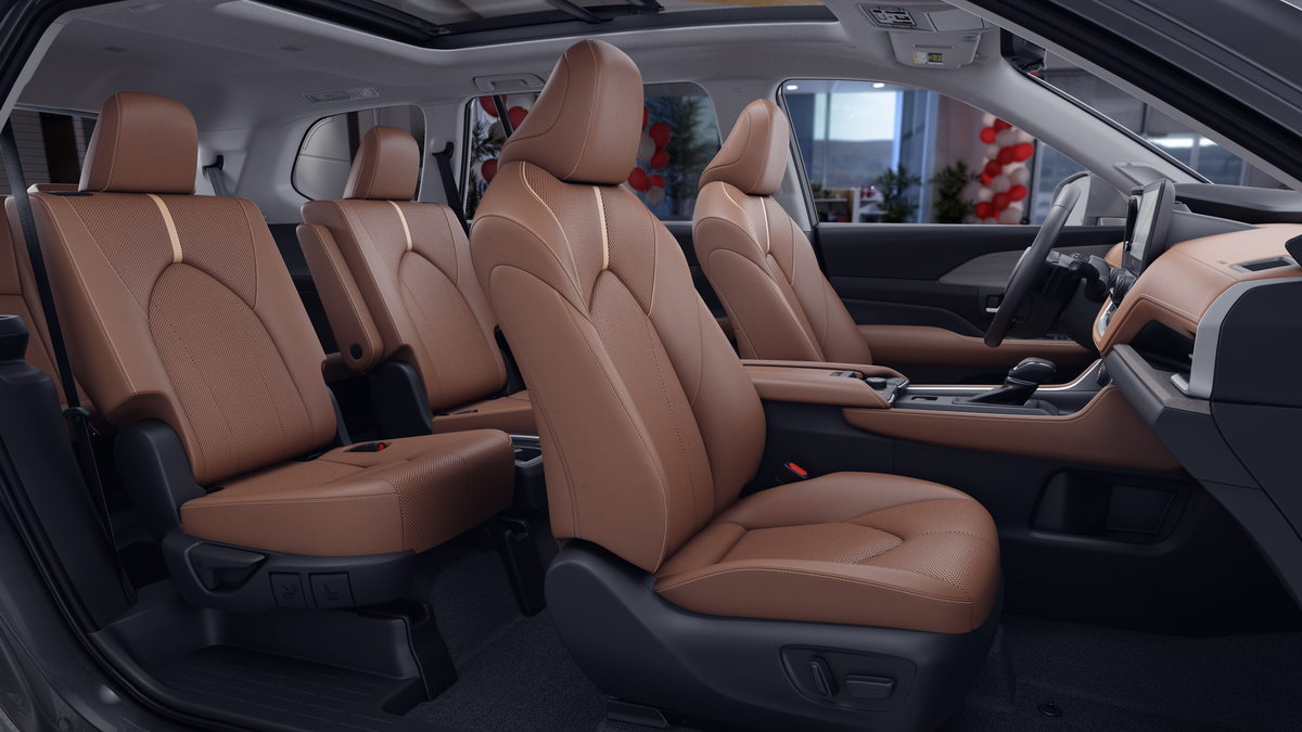 2026 Toyota Grand Highlander Platinum AWD photo 18