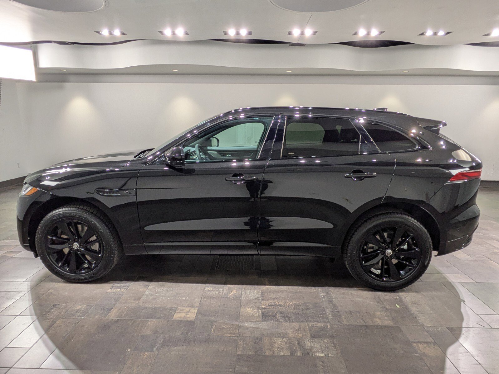 2026 Jaguar F-PACE P250 R-Dynamic S photo 2