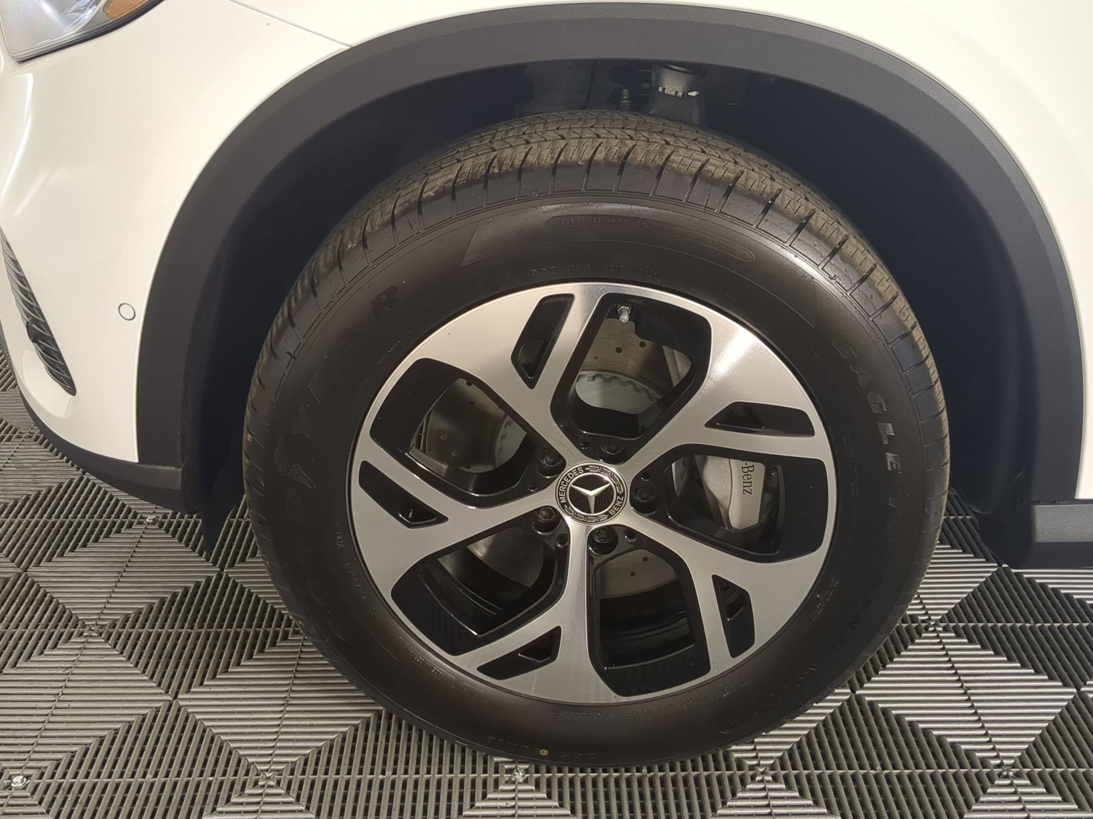 2026 Mercedes Benz GLC 350e 4MATIC photo 3