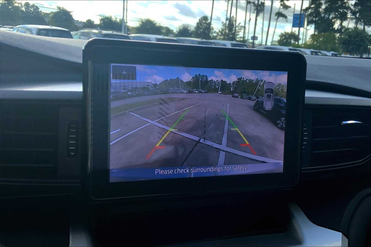 2022 Ford Explorer Base photo 21