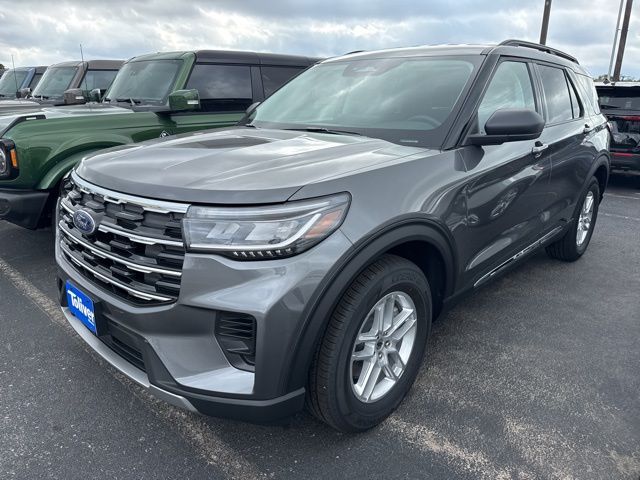 2025 Ford Explorer photo 2