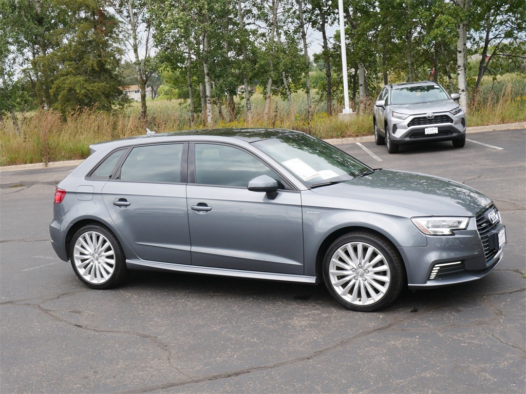 Used 2017 Audi A3 Sportback e-tron Premium with VIN WAUUPBFF4HA132976 for sale in Minneapolis, Minnesota