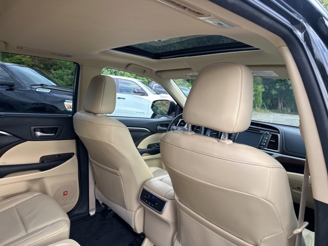 2015 Toyota Highlander Limited photo 35