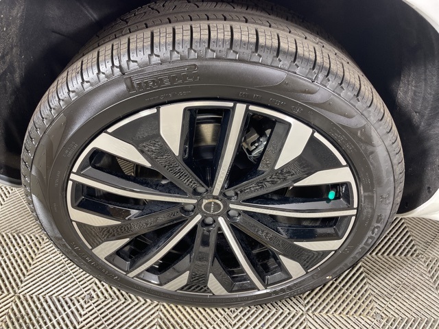 2025 Volvo XC90 T8 AWD Plus photo 11