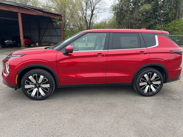 2025 Mitsubishi Outlander SE photo 4
