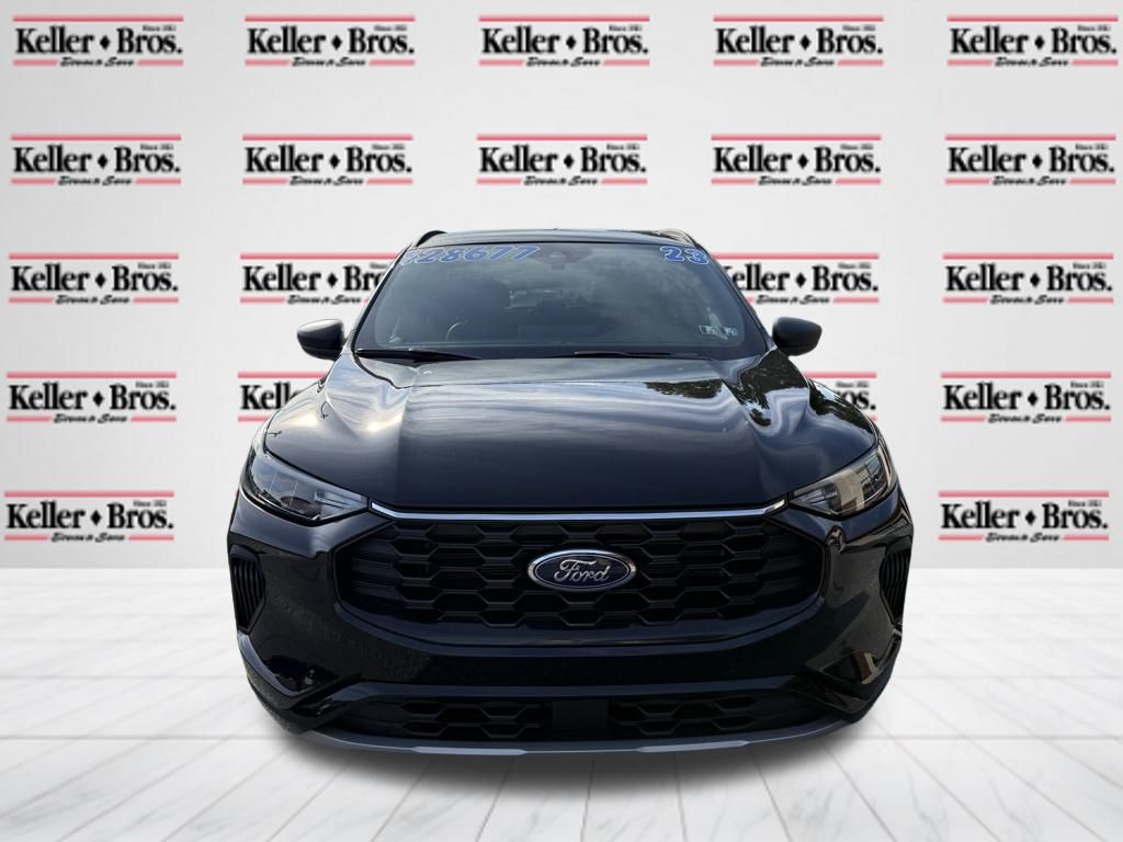 2023 Ford Escape ST-Line photo 2
