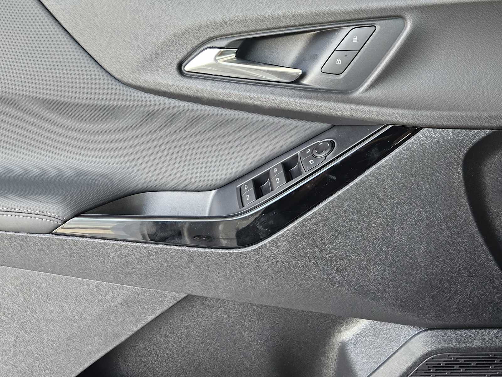2026 Chevrolet Equinox LT photo 18
