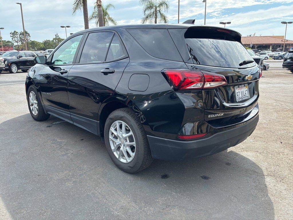 2022 Chevrolet Equinox LS photo 3