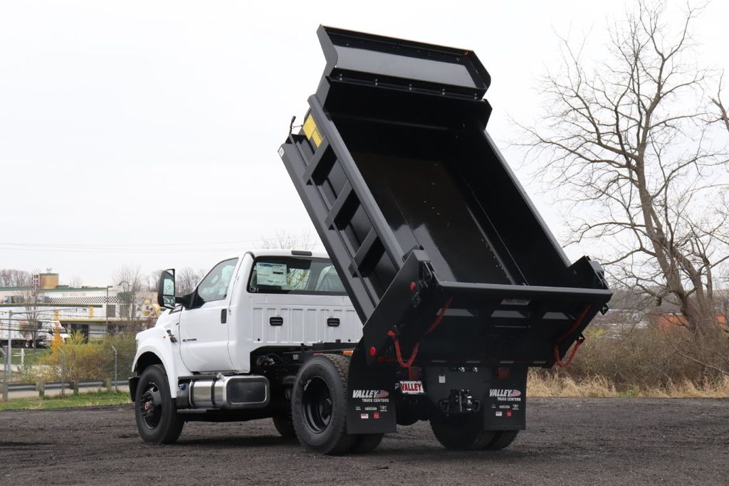 2025 Ford F-750 photo 18