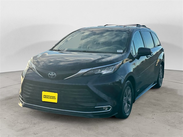 2021 Toyota Sienna XLE's photo