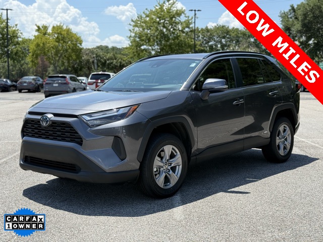 2022 Toyota RAV4 Hybrid XLE photo 3
