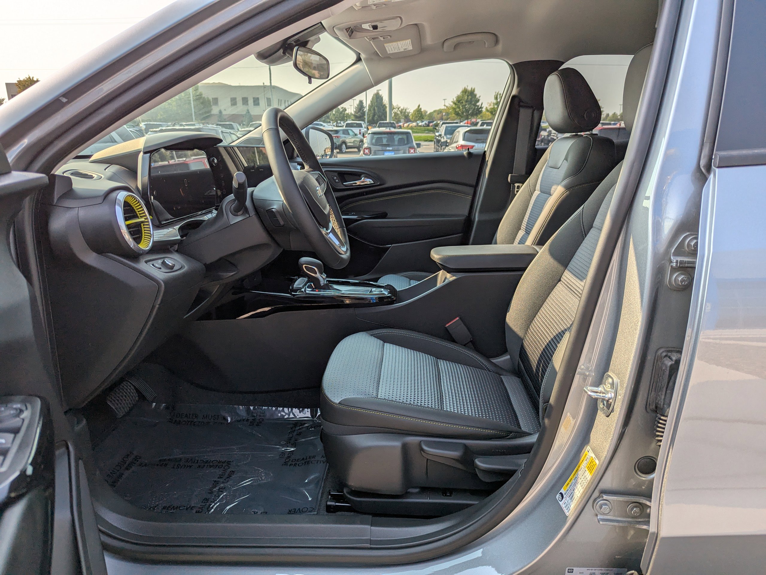 2025 Chevrolet Trax LT photo 10