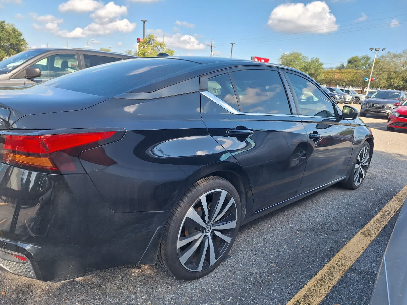 2020 Nissan Altima 2.5 SR photo 2