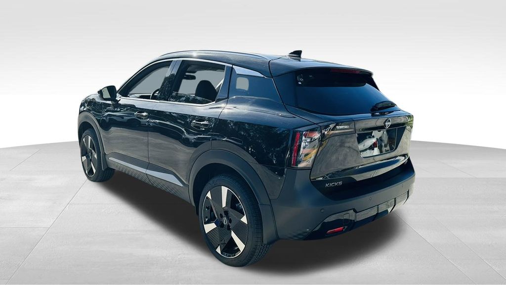 2026 Nissan Kicks SR photo 3