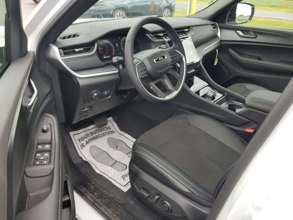 2025 Jeep Grand Cherokee Altitude X photo 12