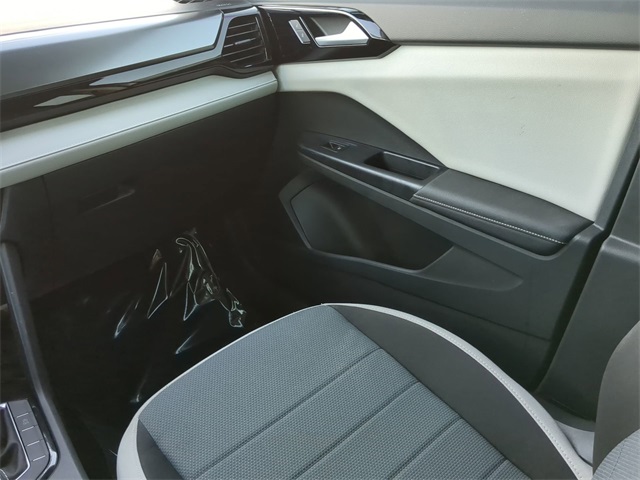 2025 Volkswagen Taos S photo 11