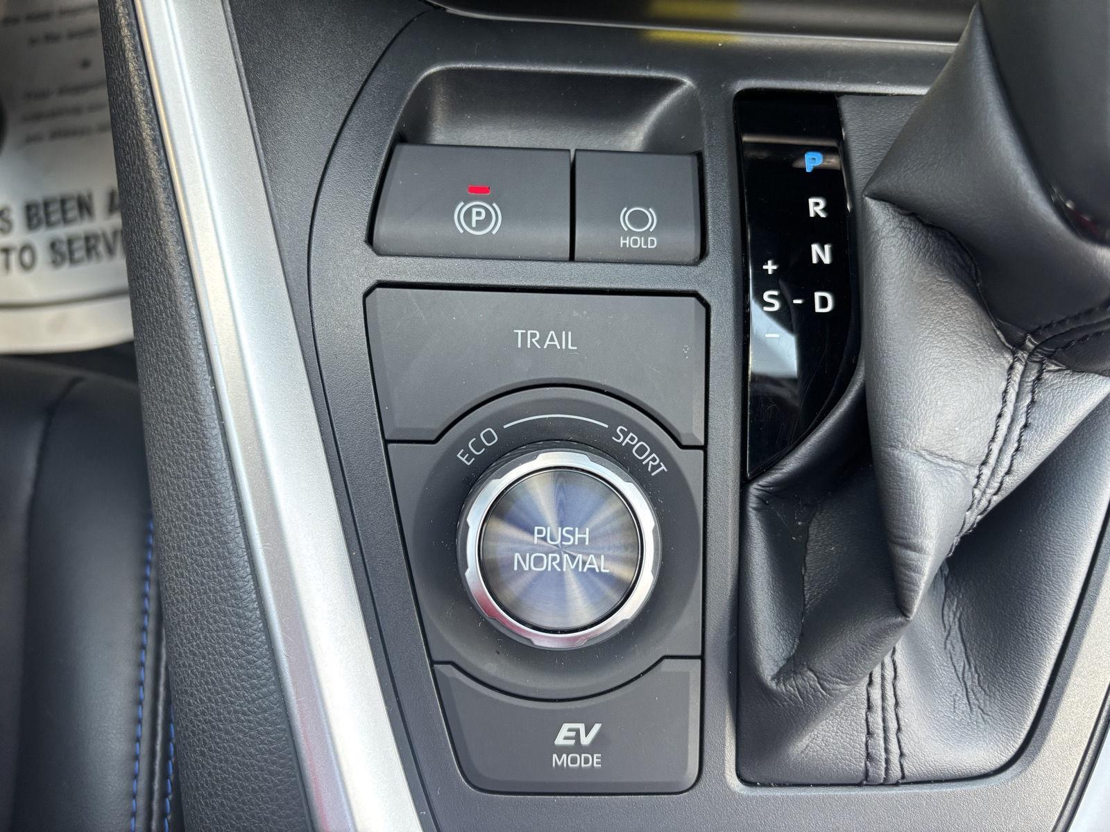 2023 Toyota RAV4 Hybrid XSE photo 29