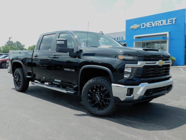 2025 Chevrolet Silverado 2500HD LT photo 2