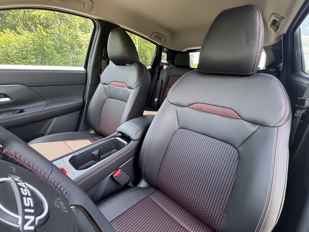 2025 Nissan Kicks SR photo 13