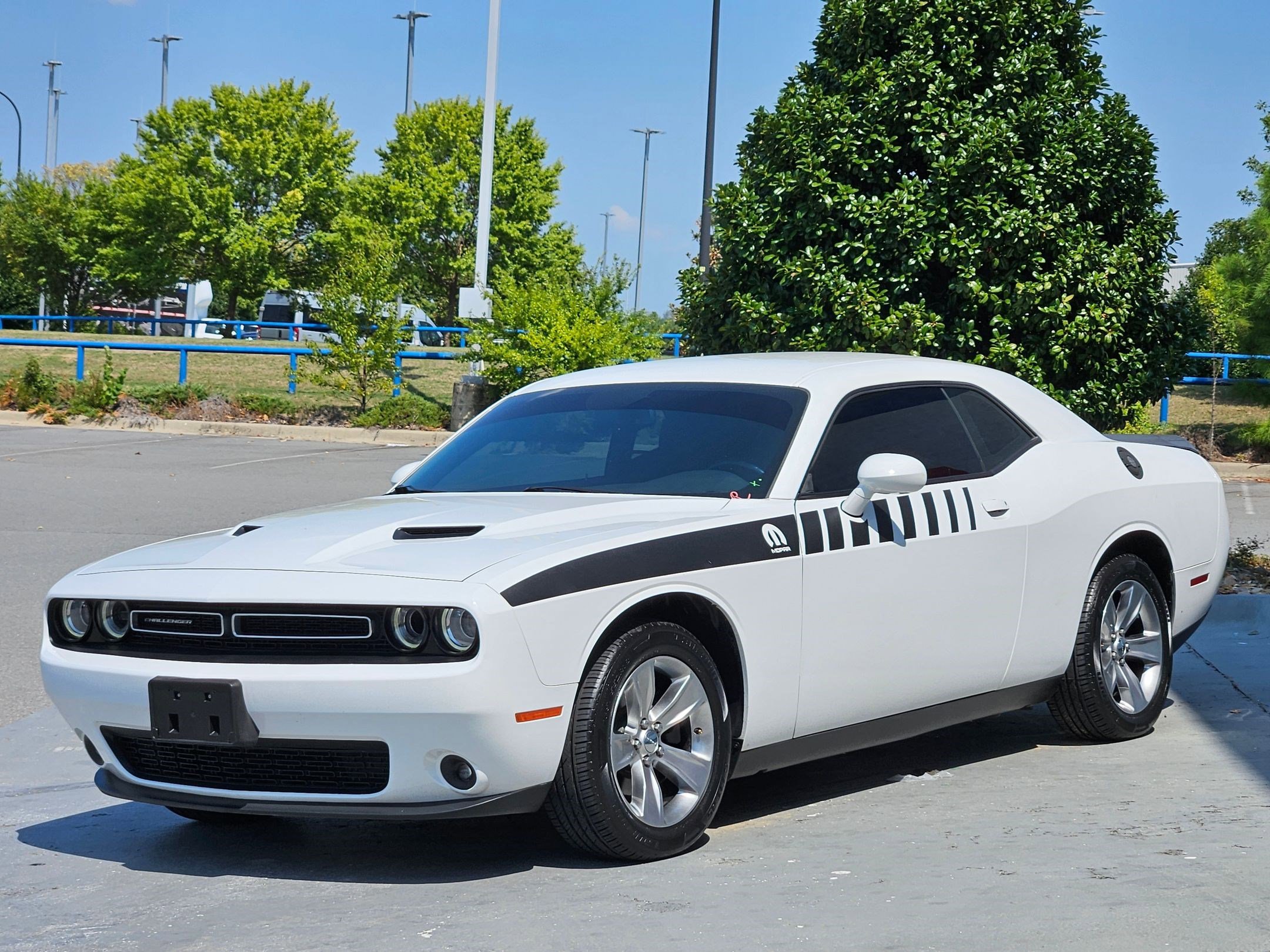 2019 Dodge Challenger SXT photo 3