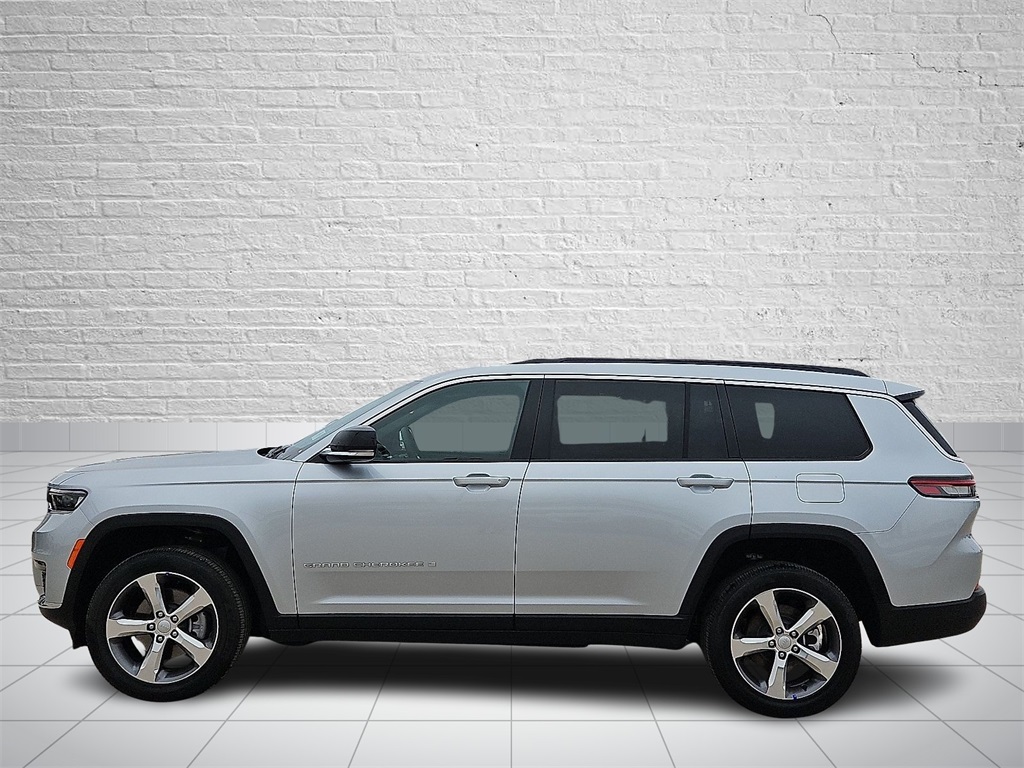 2025 Jeep Grand Cherokee Limited photo 2