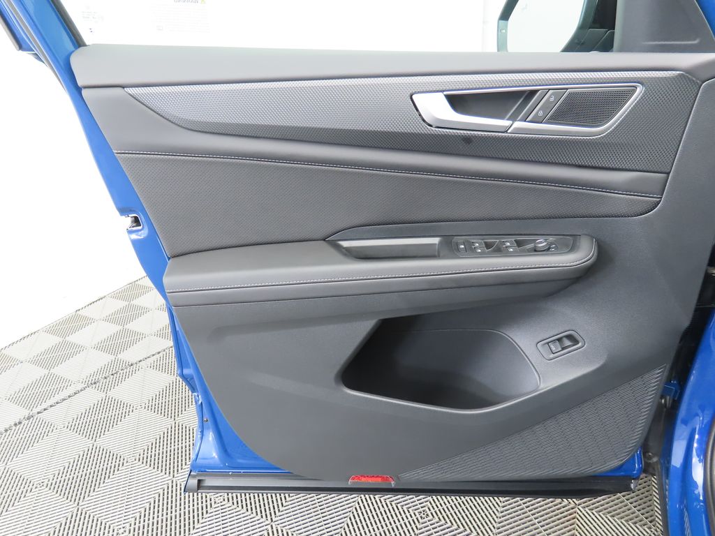 2026 Volkswagen Atlas Cross Sport SEL R-Line photo 24