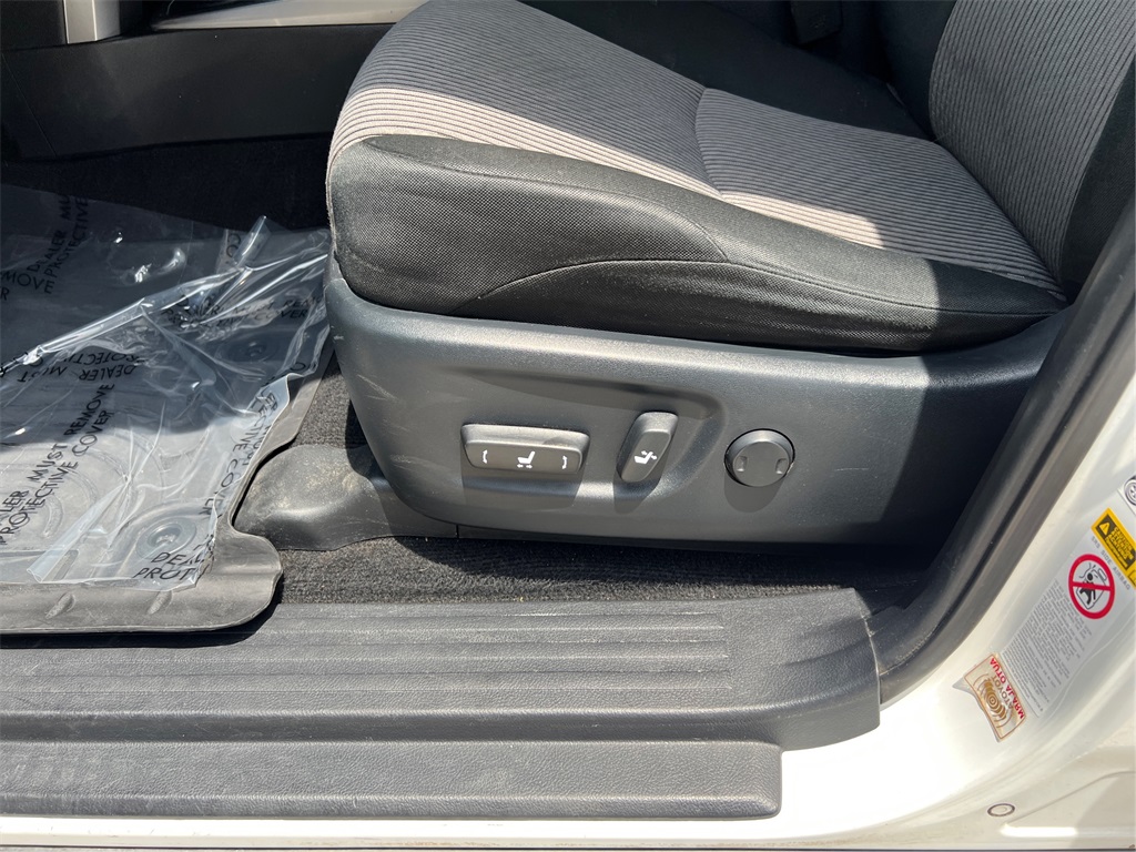 2019 Toyota 4Runner SR5 photo 20