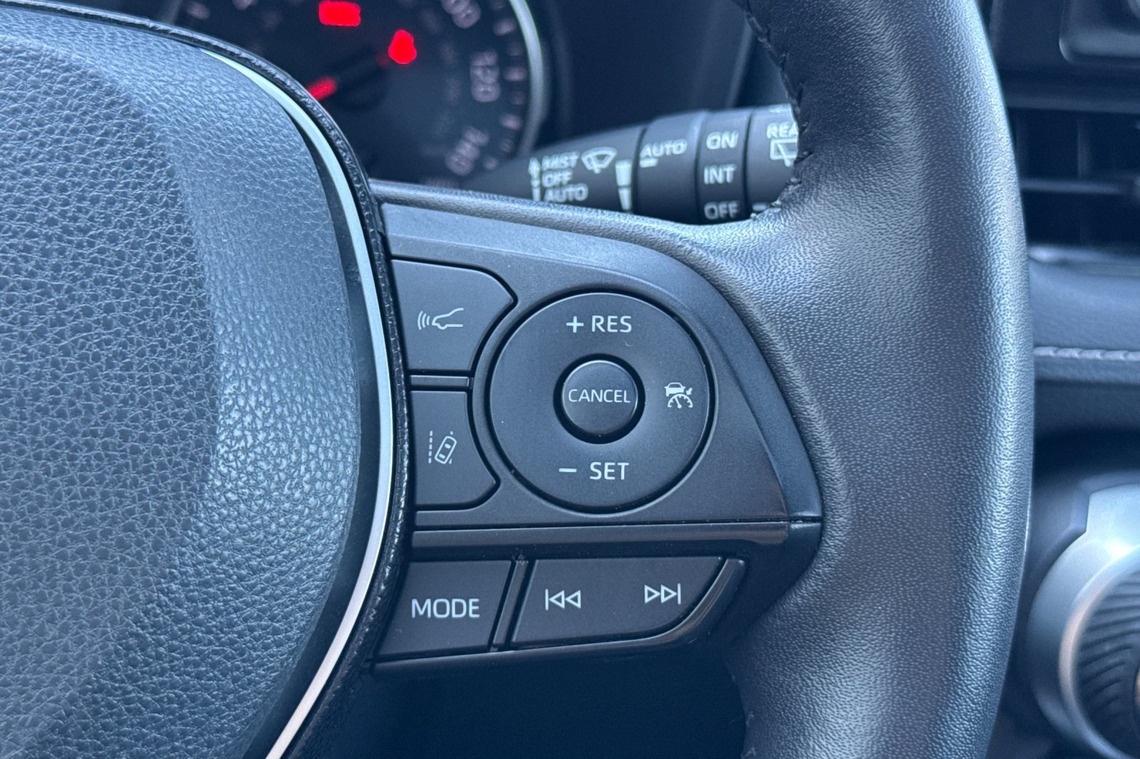 2021 Toyota RAV4 XLE Premium photo 27