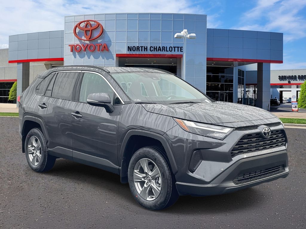 2025 Toyota RAV4 XLE's photo