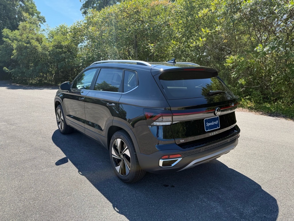 2025 Volkswagen Taos SE photo 5