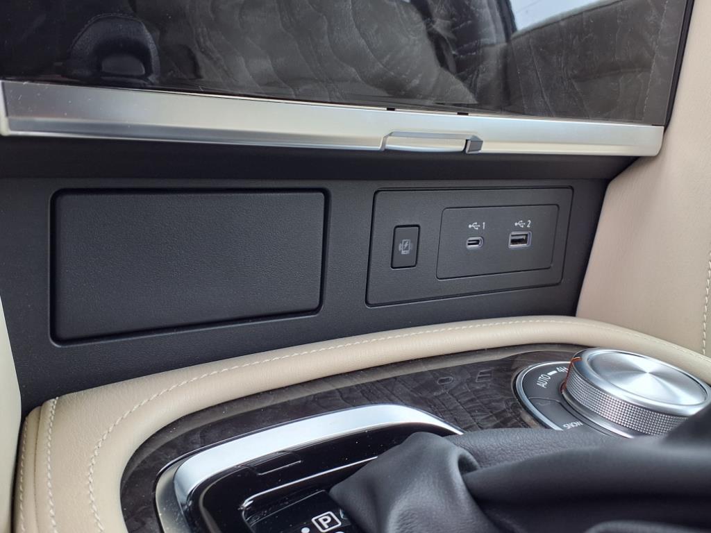 2022 Infiniti QX80 Luxe photo 10