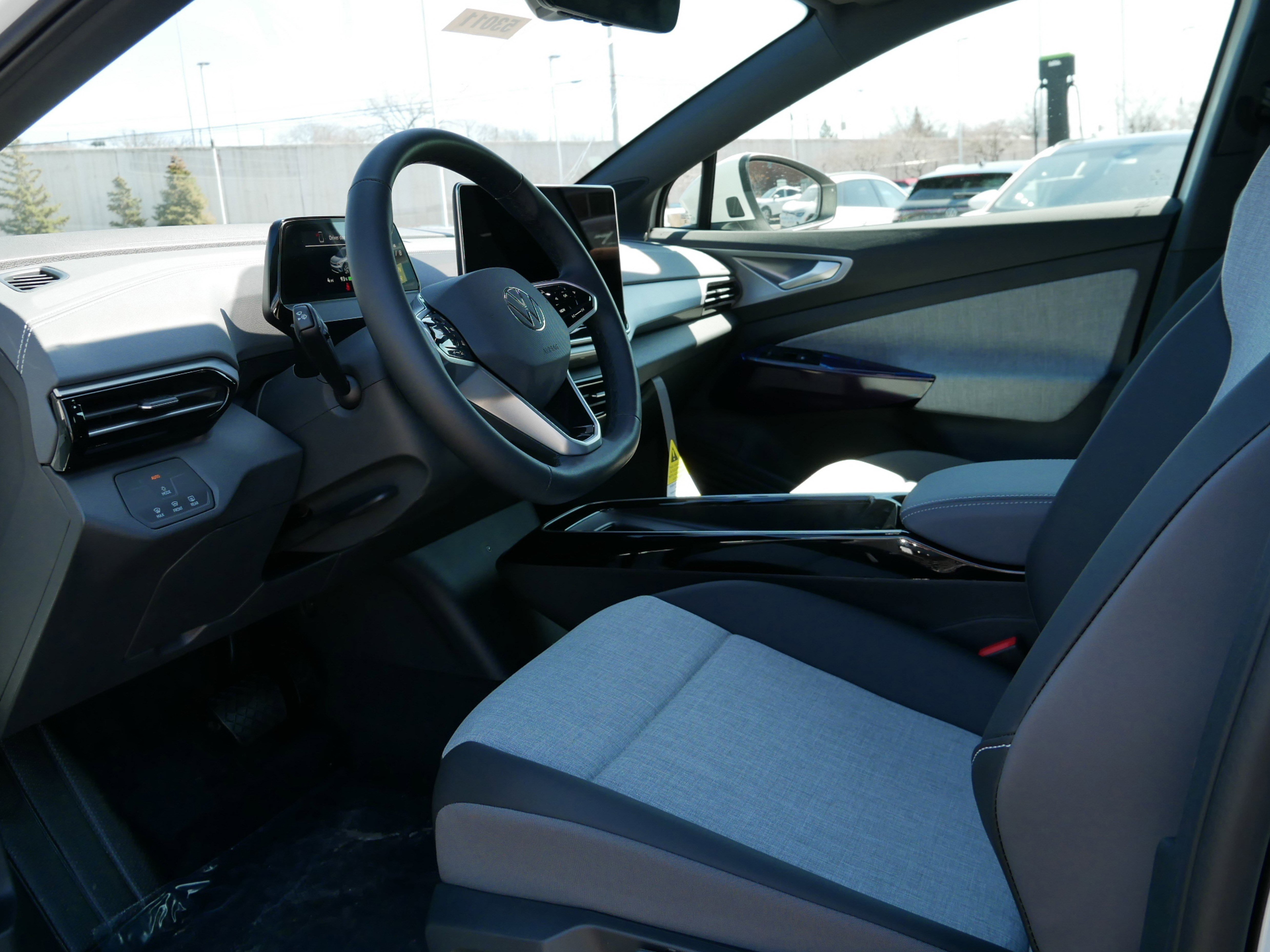 2025 Volkswagen ID.4 Pro photo 4
