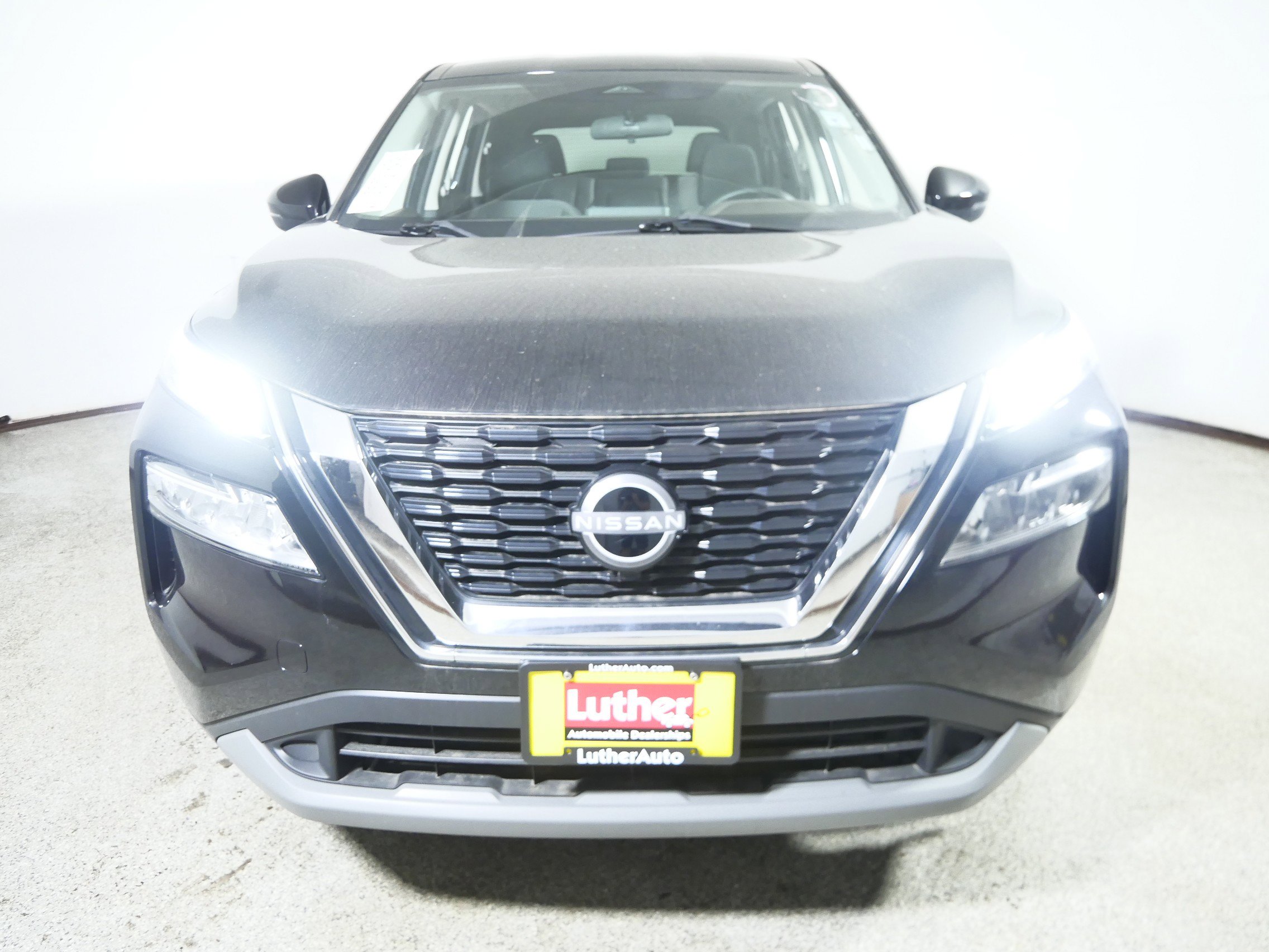 2022 Nissan Rogue SV photo 2