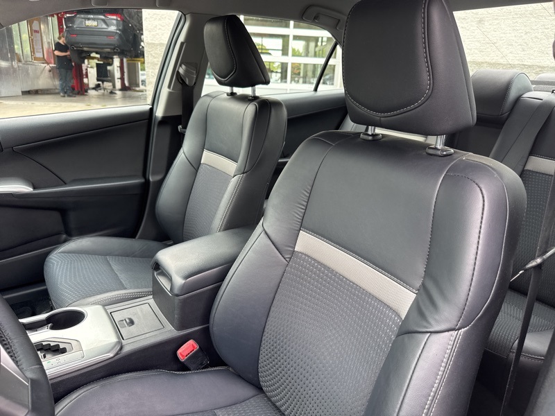 2014 Toyota Camry SE photo 17
