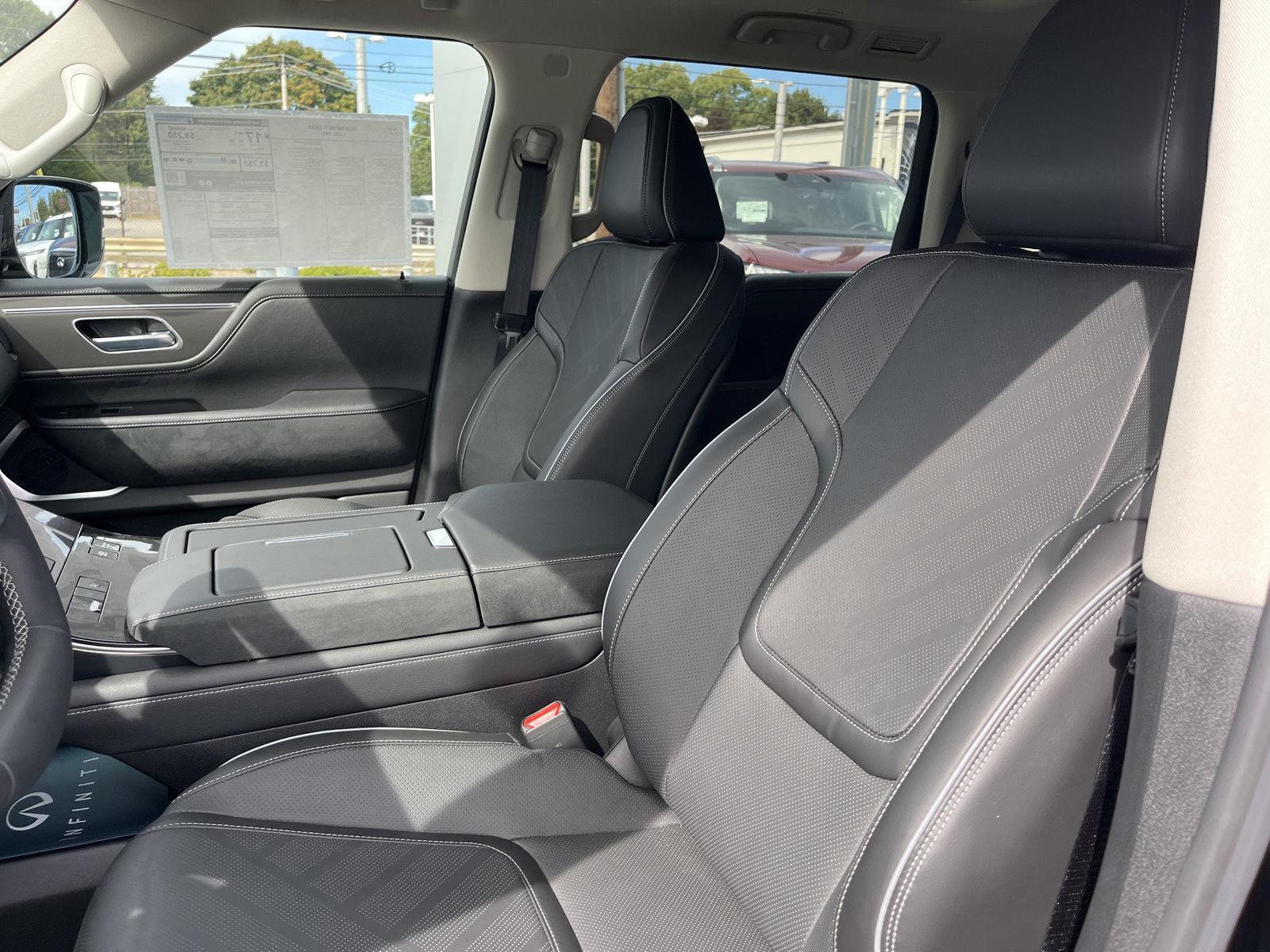 2025 Infiniti QX80 Luxe photo 8