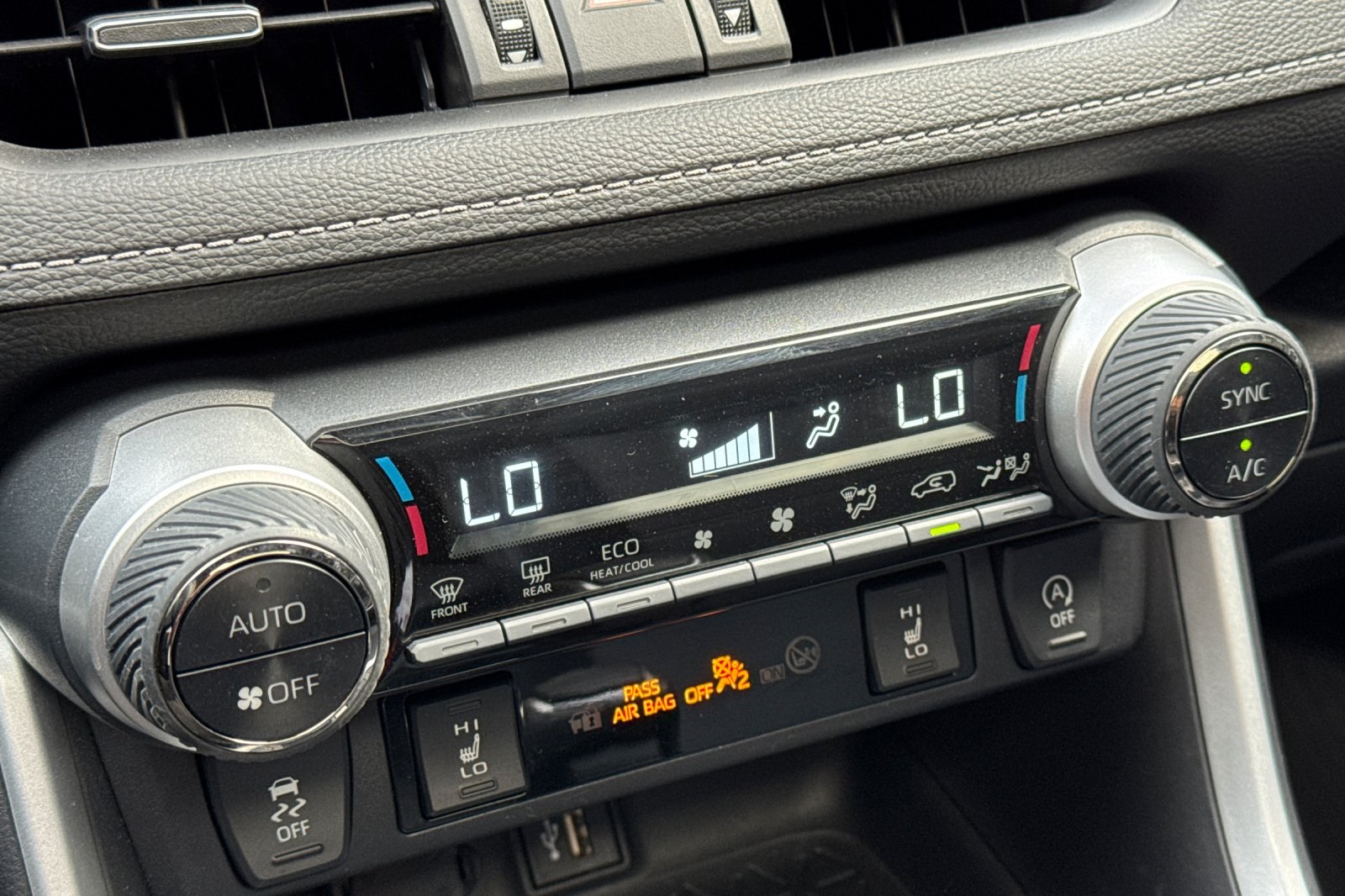 2023 Toyota RAV4 XLE Premium photo 18