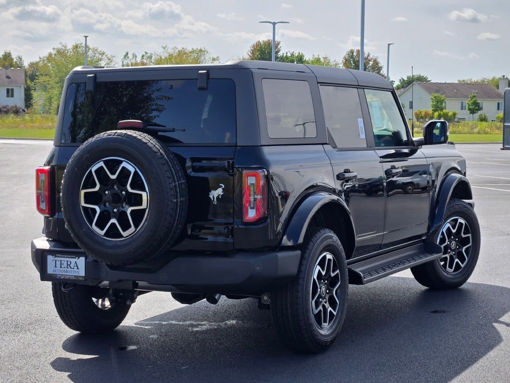 2025 Ford Bronco Outer Banks photo 9