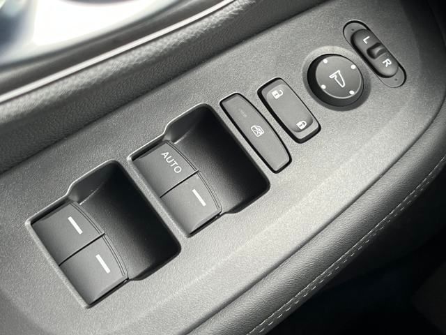 2026 Honda HR-V LX photo 18