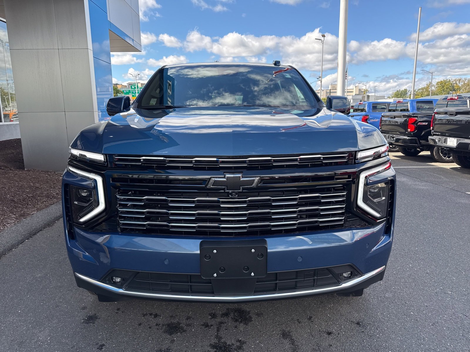 2026 Chevrolet Suburban High Country photo 4