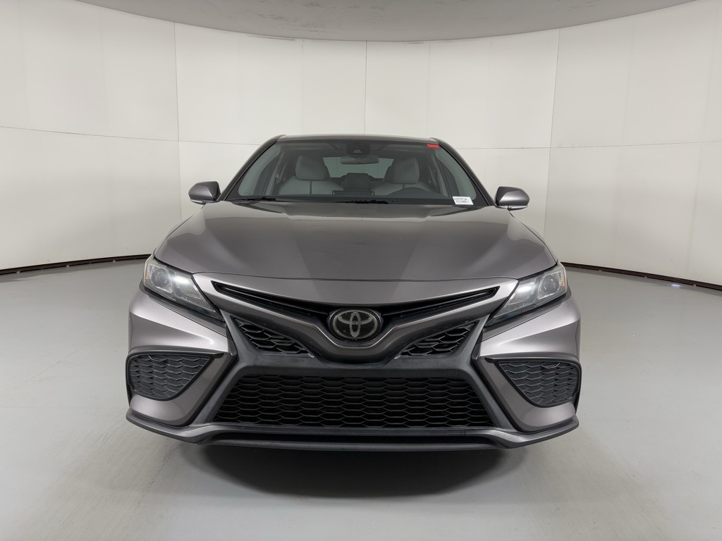 2022 Toyota Camry SE photo 3