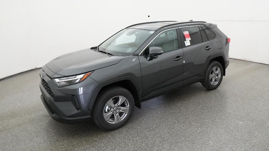2025 Toyota RAV4 XLE's photo
