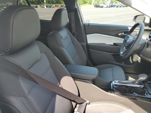 2024 Chevrolet Trax LT photo 16