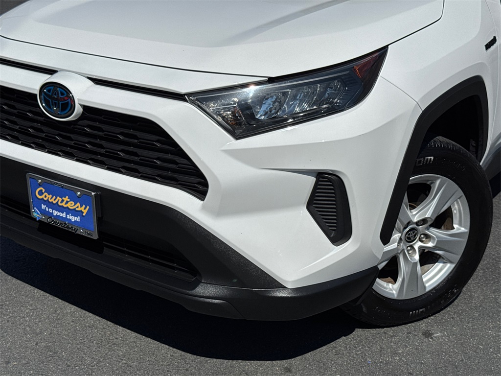 2021 Toyota RAV4 Hybrid LE photo 2