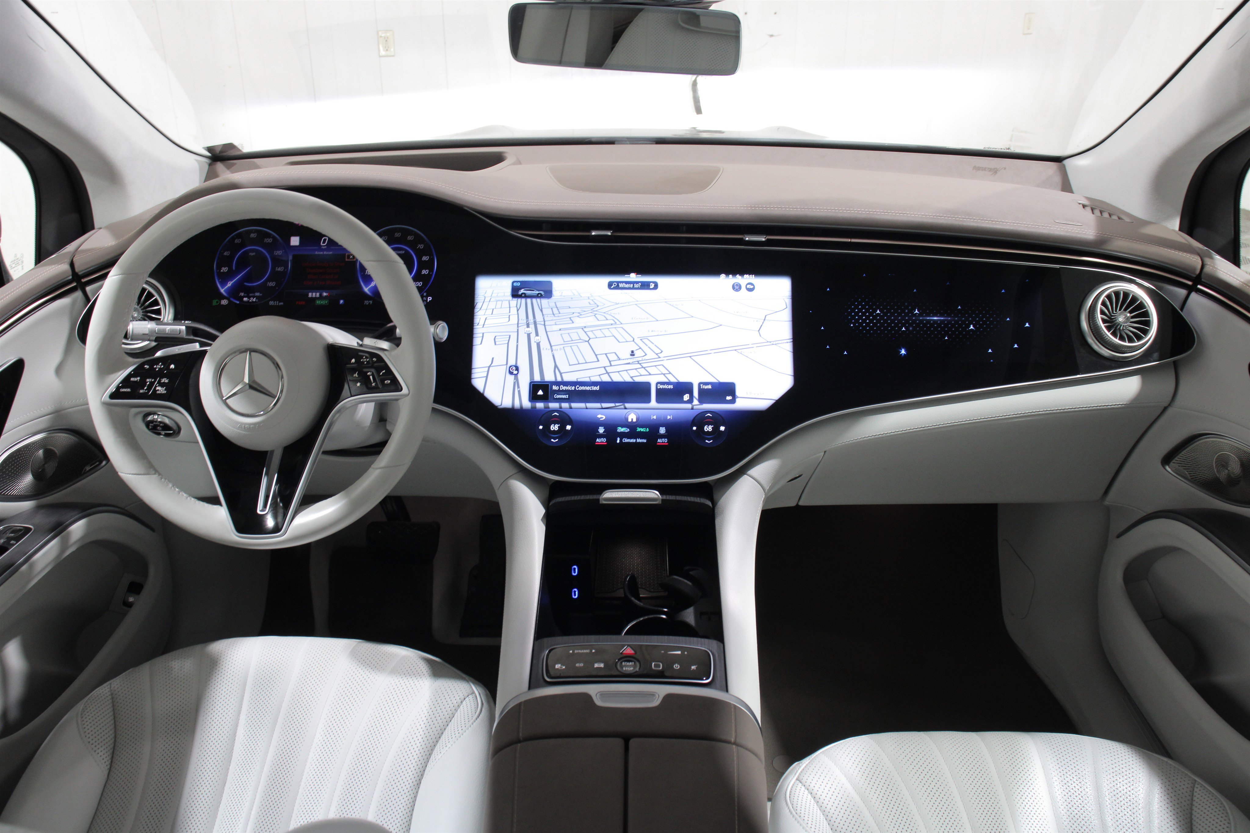 2024 Mercedes Benz EQS-Class SUV photo 2